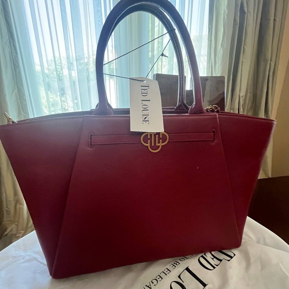 TED LOUISE
ZEOLOGY-LEATHER 
Nikki Burgundy Old Gold 15 inch. 
NEW with Tags